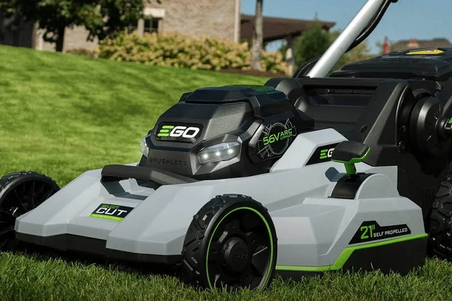 battery charged lawn mower