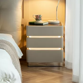 Smart Bedside Table Setup: Charging, Light, No Clutter